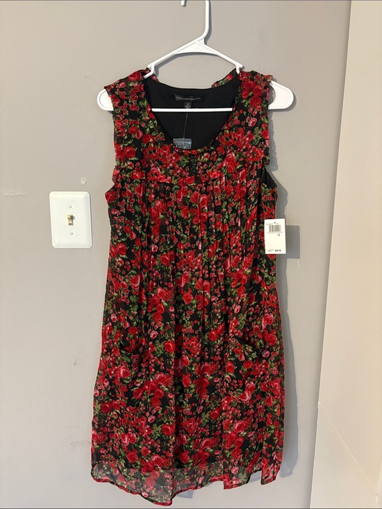 mclaughlin Dresses & Skirts - NWT Red Rose Print Sleeveless Shift Dress with Pockets Sz 12
